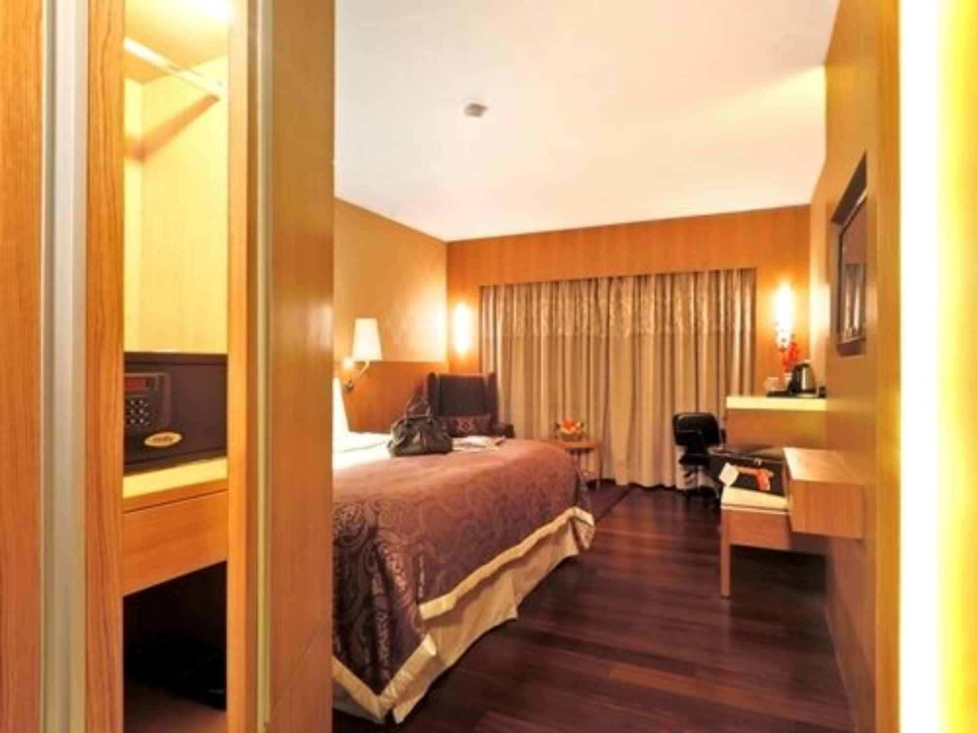 Hotel Bawa International Bombay Esterno foto
